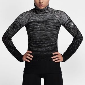 Nike Pro Hyperwarm Long Sleeve Turtleneck 〰️